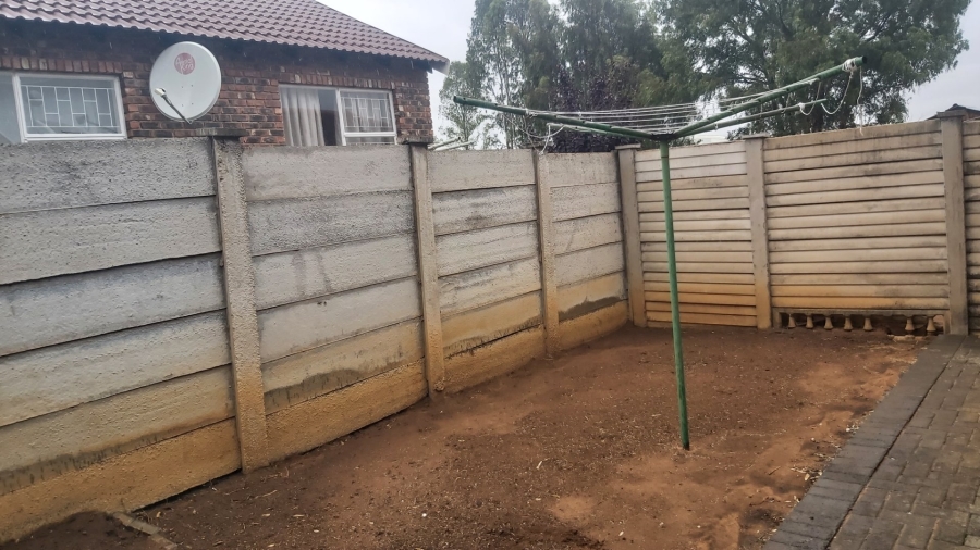 To Let 1 Bedroom Property for Rent in Fleurdal Free State